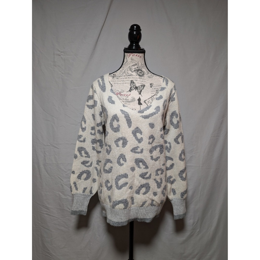 Maurices Gray Leopard Print Plunge Neckline Soft Knit Sweater Women's Small